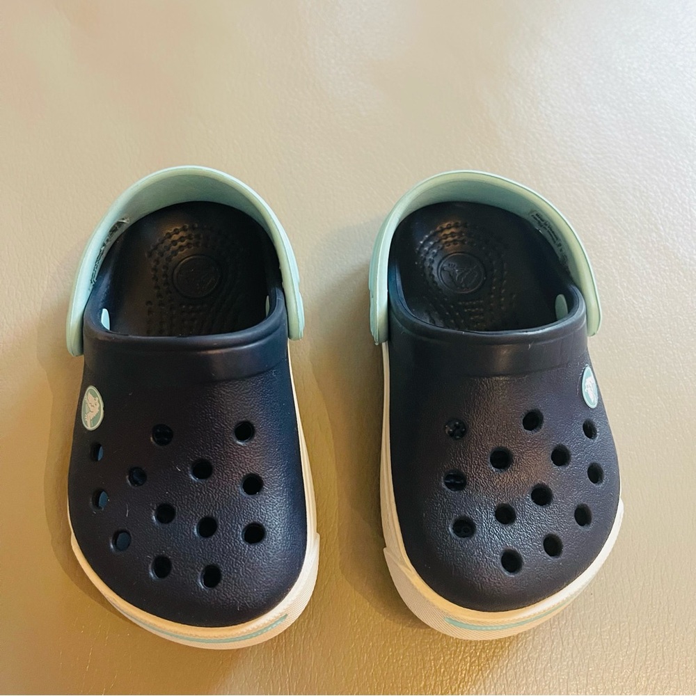 CROCS Kids Navy and Mint Water Shoes size 4-5 toddler